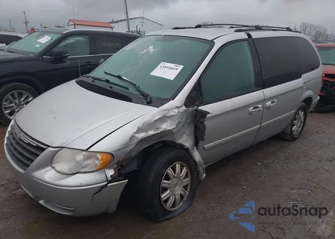 2005 Chrysler Town & Country Touring из США, поврежденный, VIN 2C4GP54L15R466187